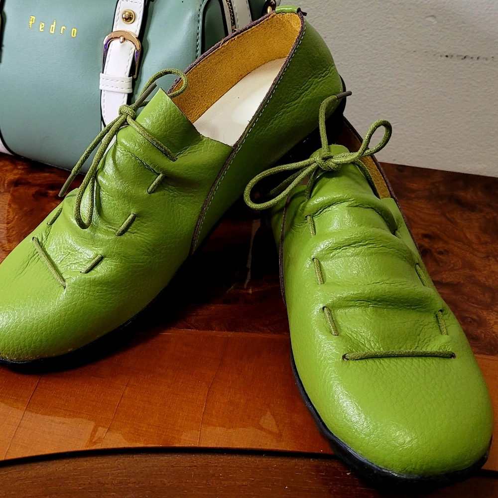 Shose - Picture 2 of 2